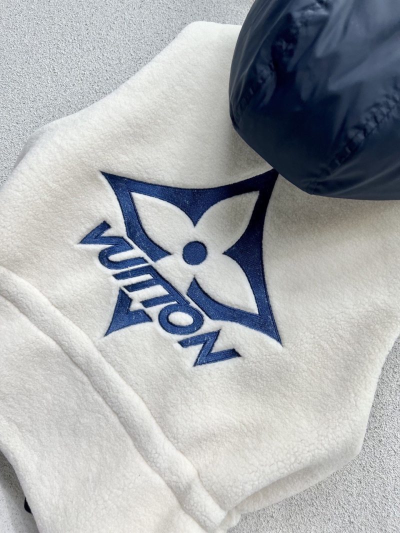 l0vis Vvtt0n outwear